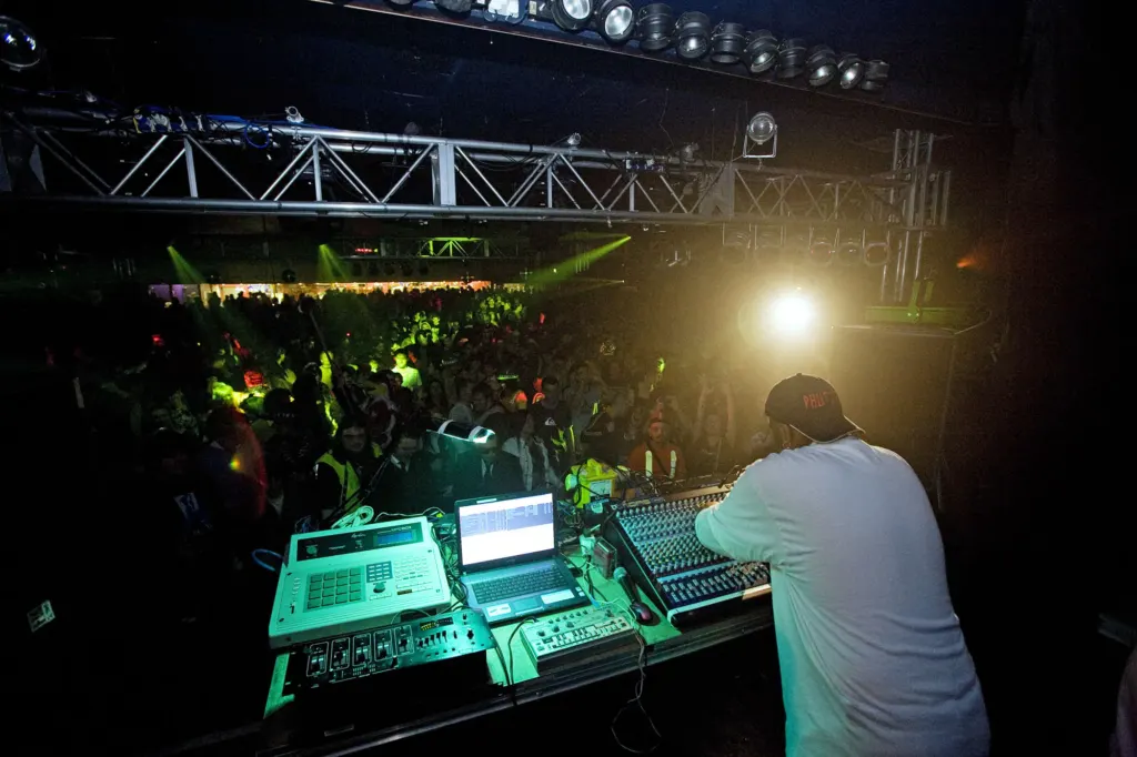 Bloc Weekend 2008 — documentary, event and music photograph in Hemsby-on-Sea, Norfolk, UK, frame 142 of 151.